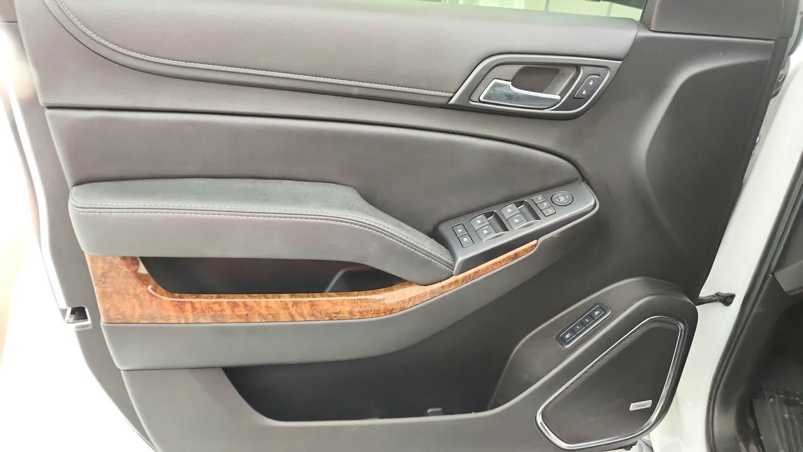 Used 2015 Chevrolet Suburban LTZ image 27