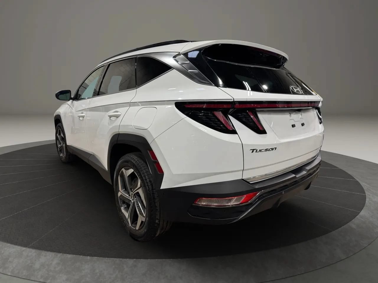 Used 2022 Hyundai Tucson Limited AWD/4WD image 3