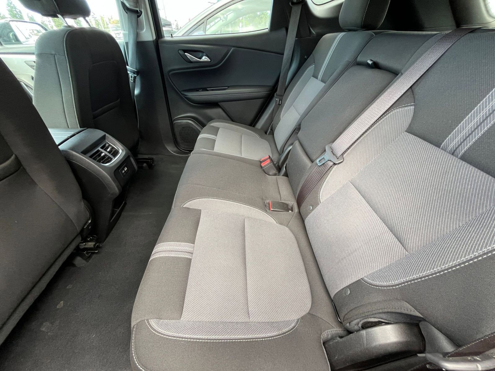 Used 2025 Chevrolet Blazer LT image 27