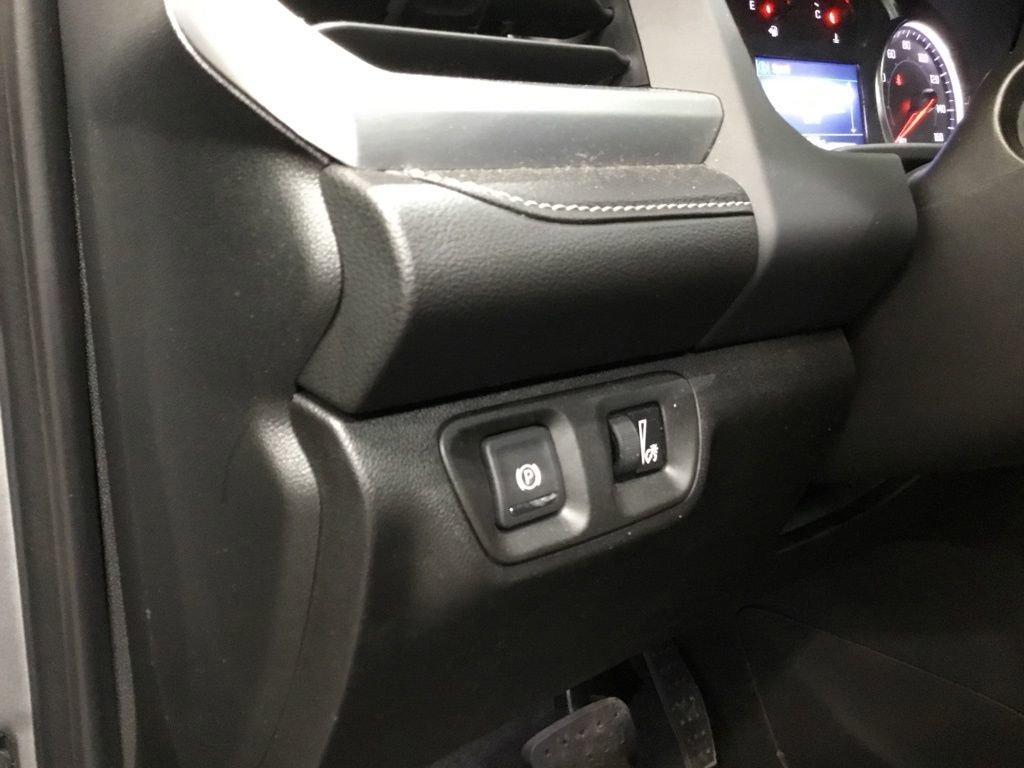 Used 2023 GMC Acadia SLE w/ Driver Convenience Package image 9