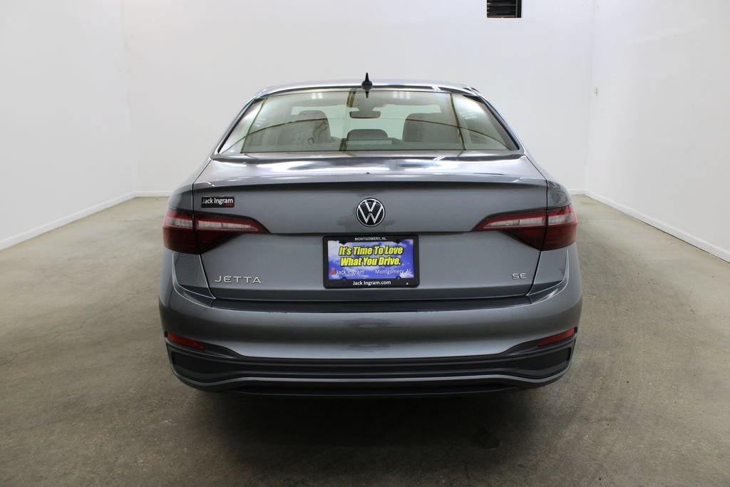 Used 2024 Volkswagen Jetta SE FWD image 4