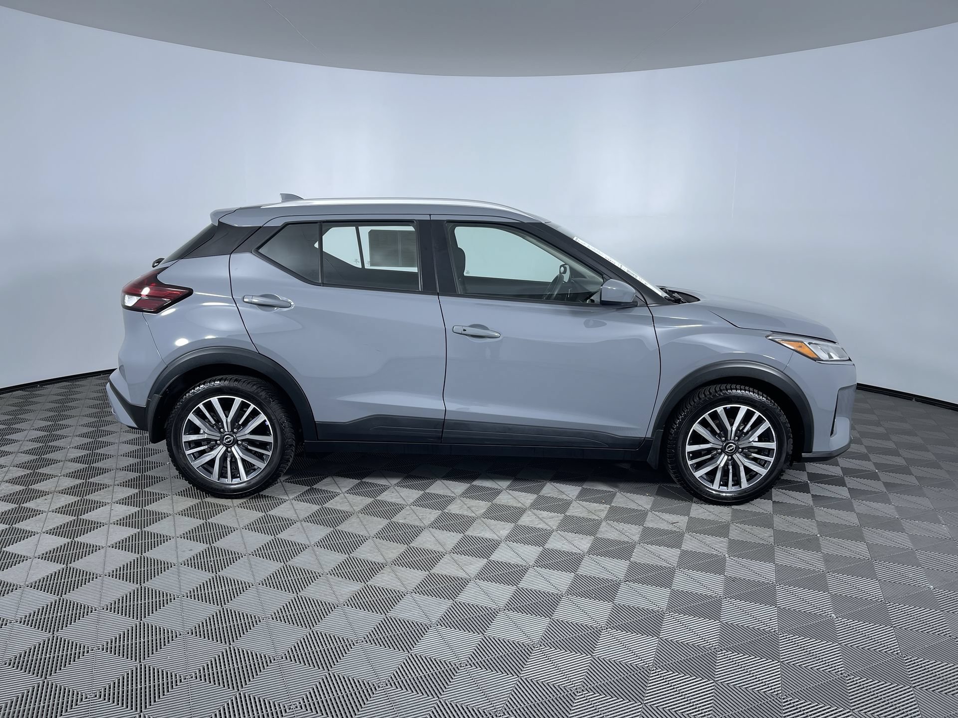 Used 2023 Nissan Kicks SV FWD image 10
