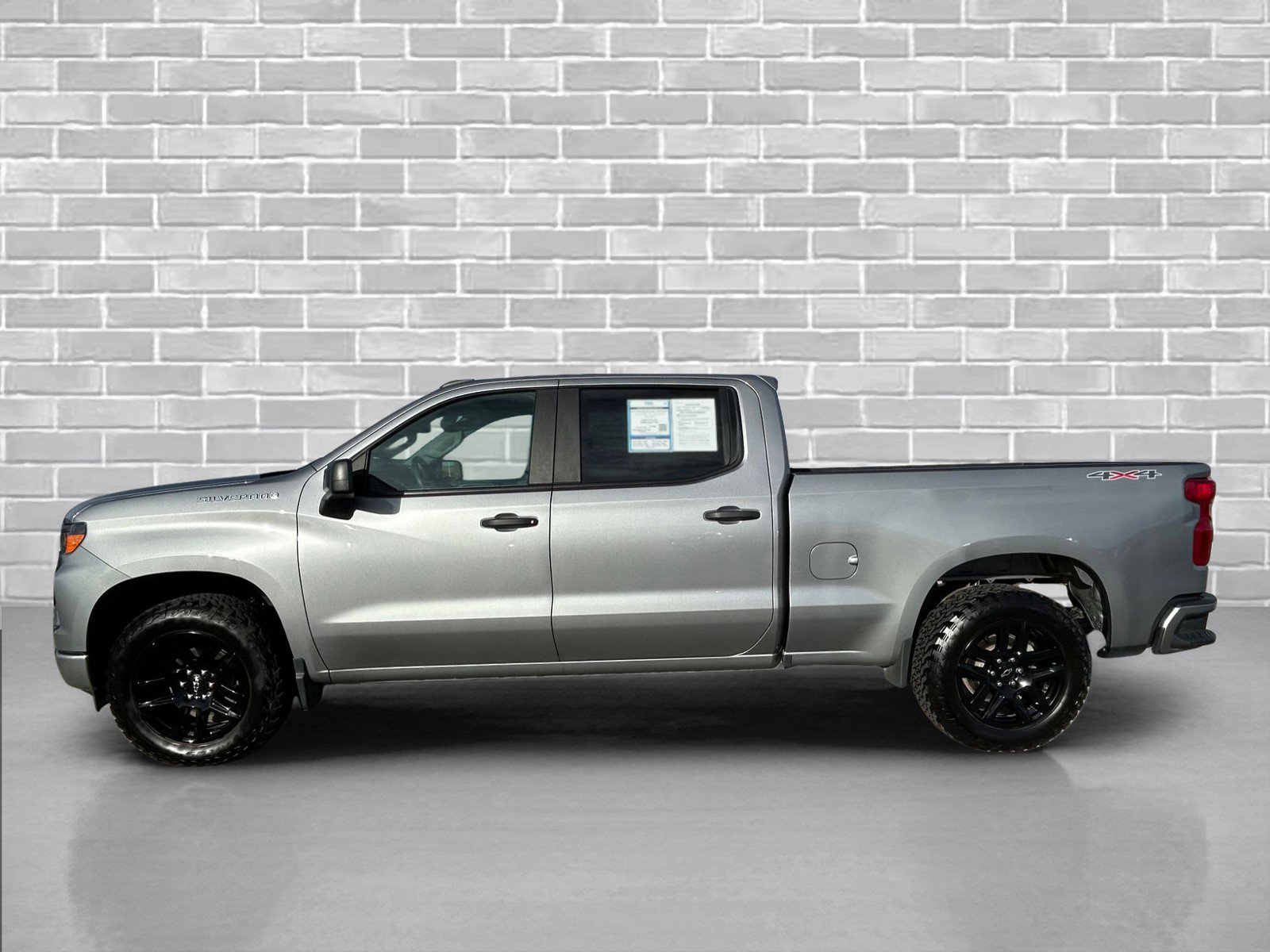 Used 2023 Chevrolet Silverado 1500 Custom image 2
