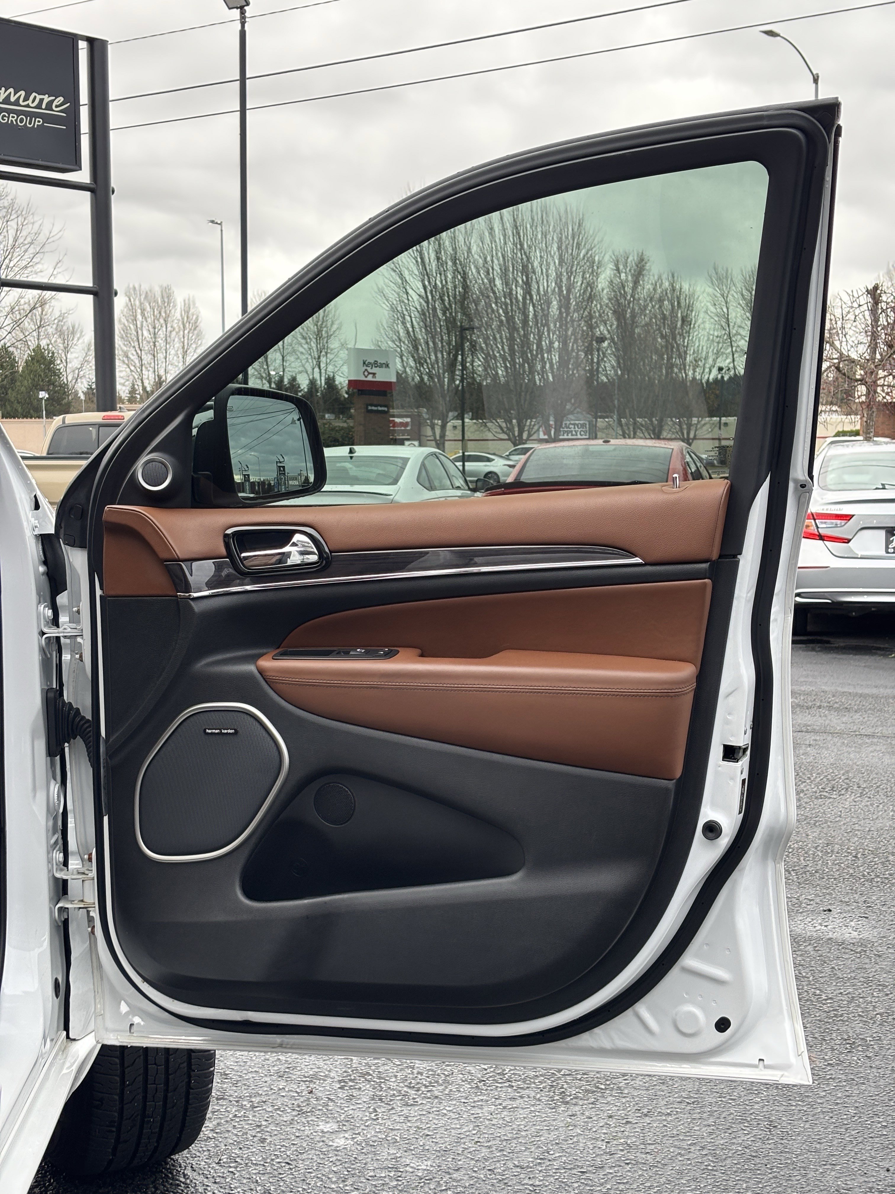 Used 2020 Jeep Grand Cherokee Overland image 12