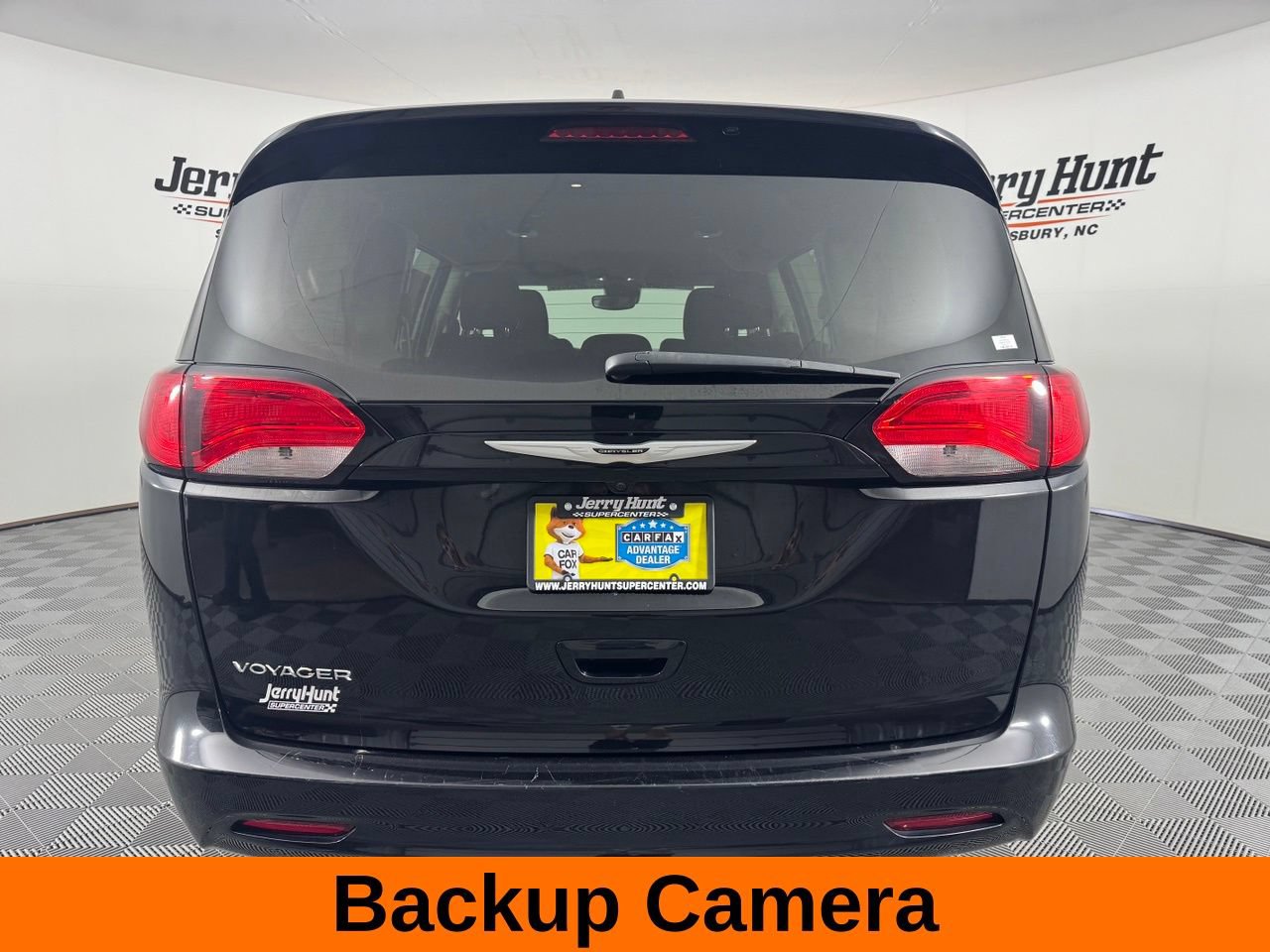 Used 2024 Chrysler Voyager LX FWD image 8