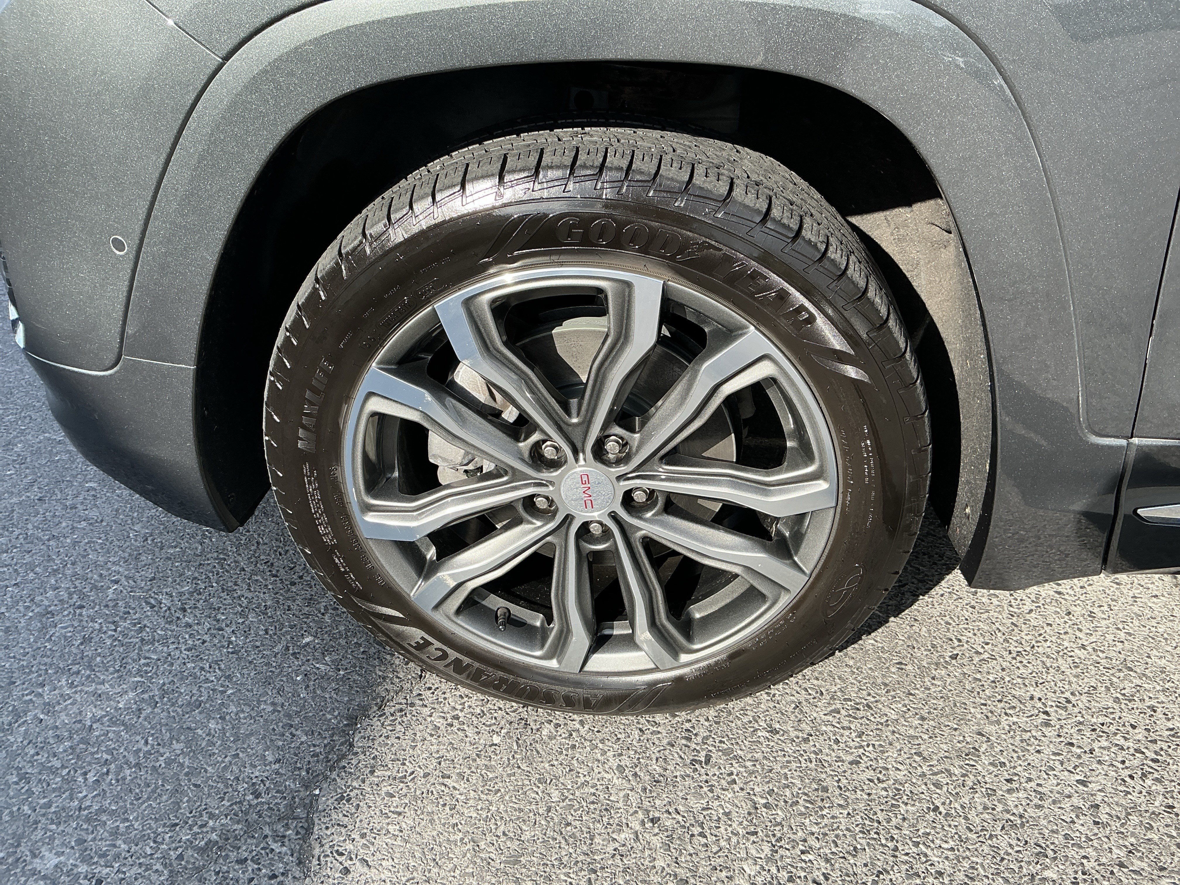 Used 2020 GMC Terrain Denali w/ Denali Premium Package AWD/4WD image 9