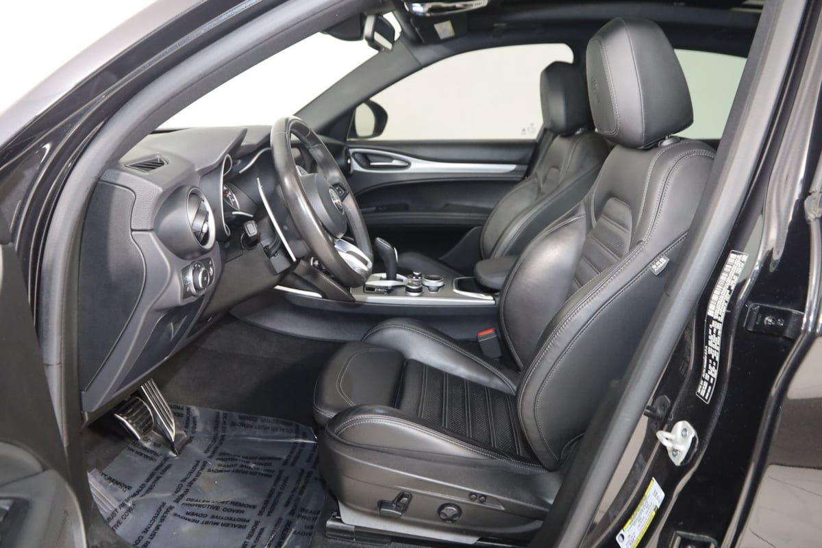 Used 2023 Alfa Romeo Stelvio Veloce AWD/4WD image 12