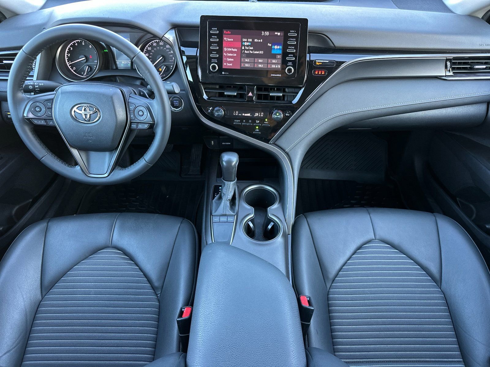 Used 2022 Toyota Camry SE w/ Convenience Package image 13