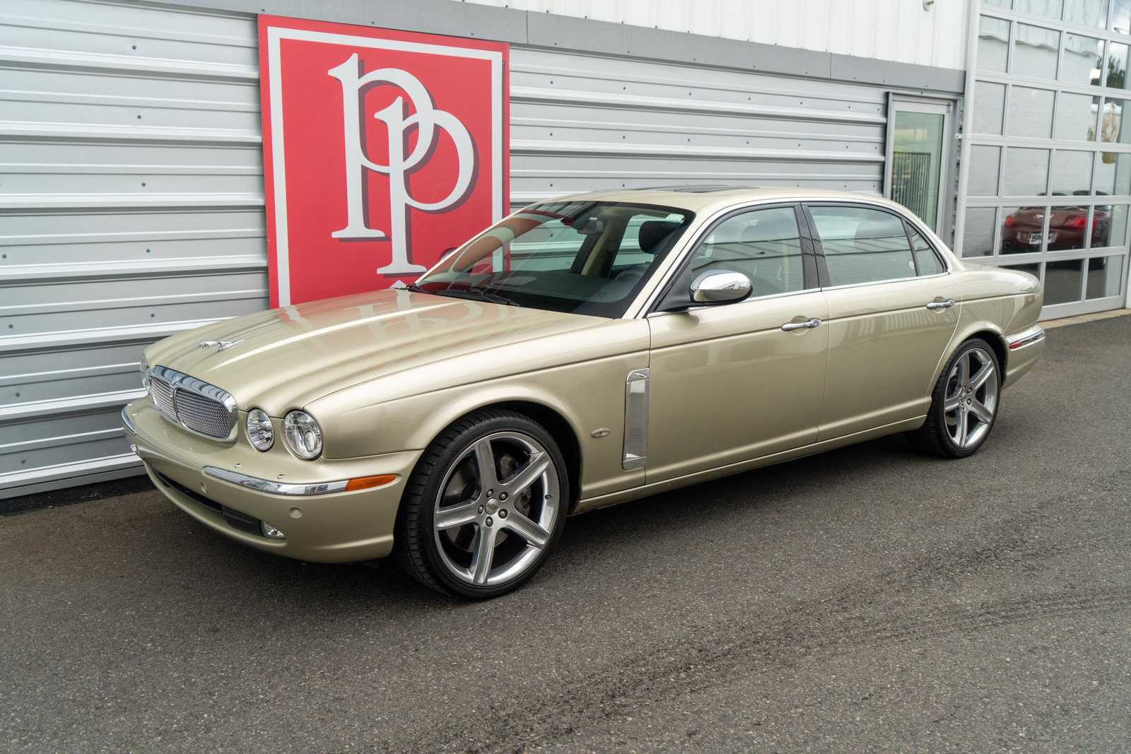 Used 2006 Jaguar XJ Vanden Plas Super V8 Portfolio RWD image 59