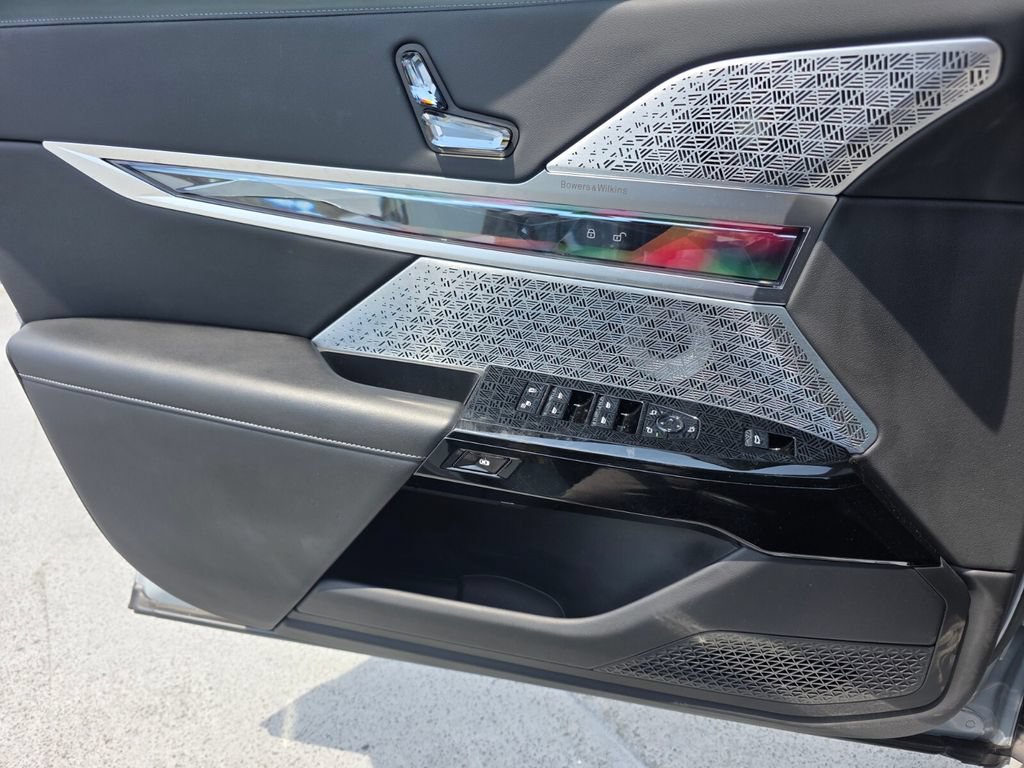 Used 2023 BMW i7 xDrive60 AWD/4WD image 23