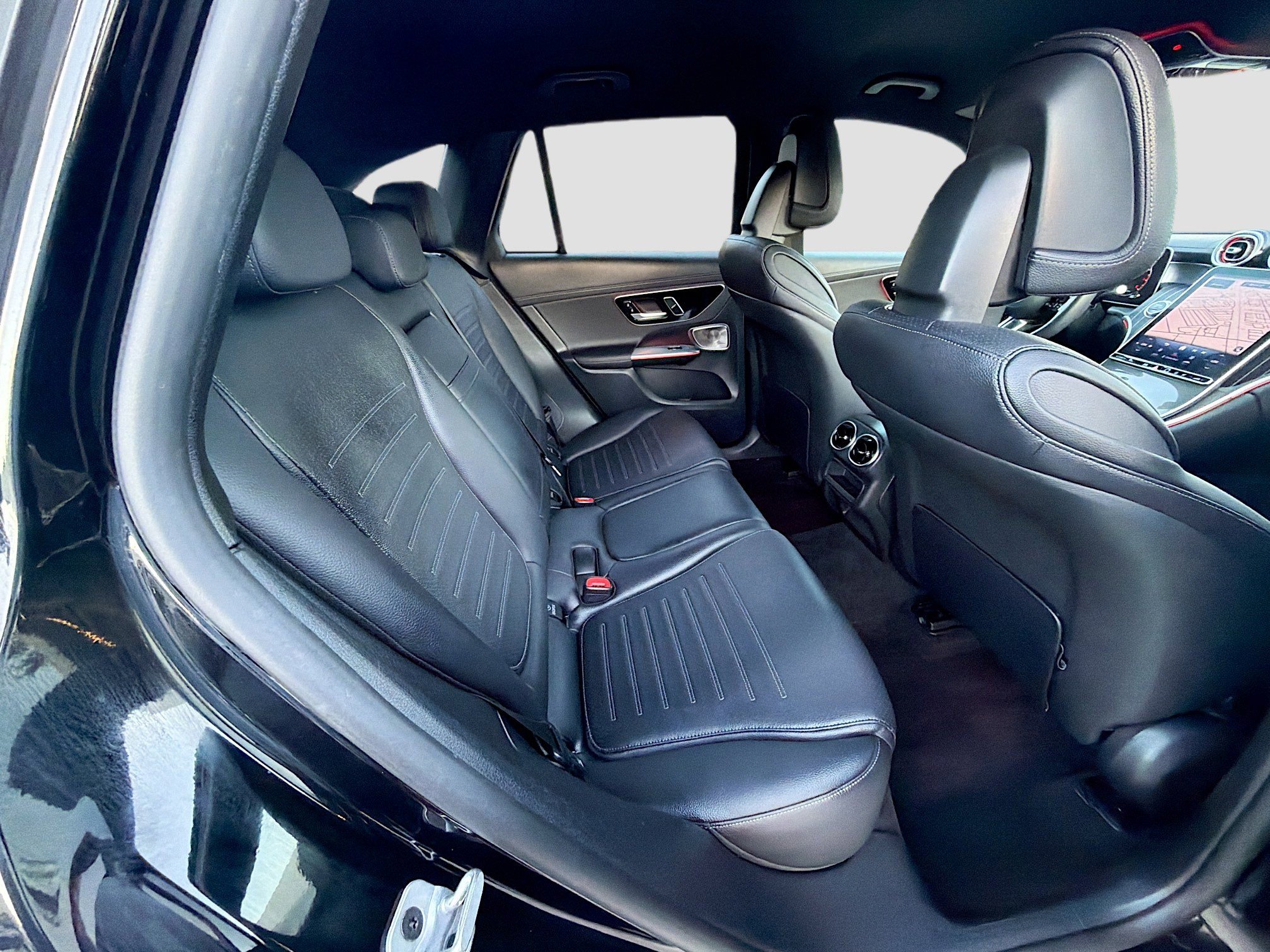 Used 2023 Mercedes-Benz GLC 300 image 28