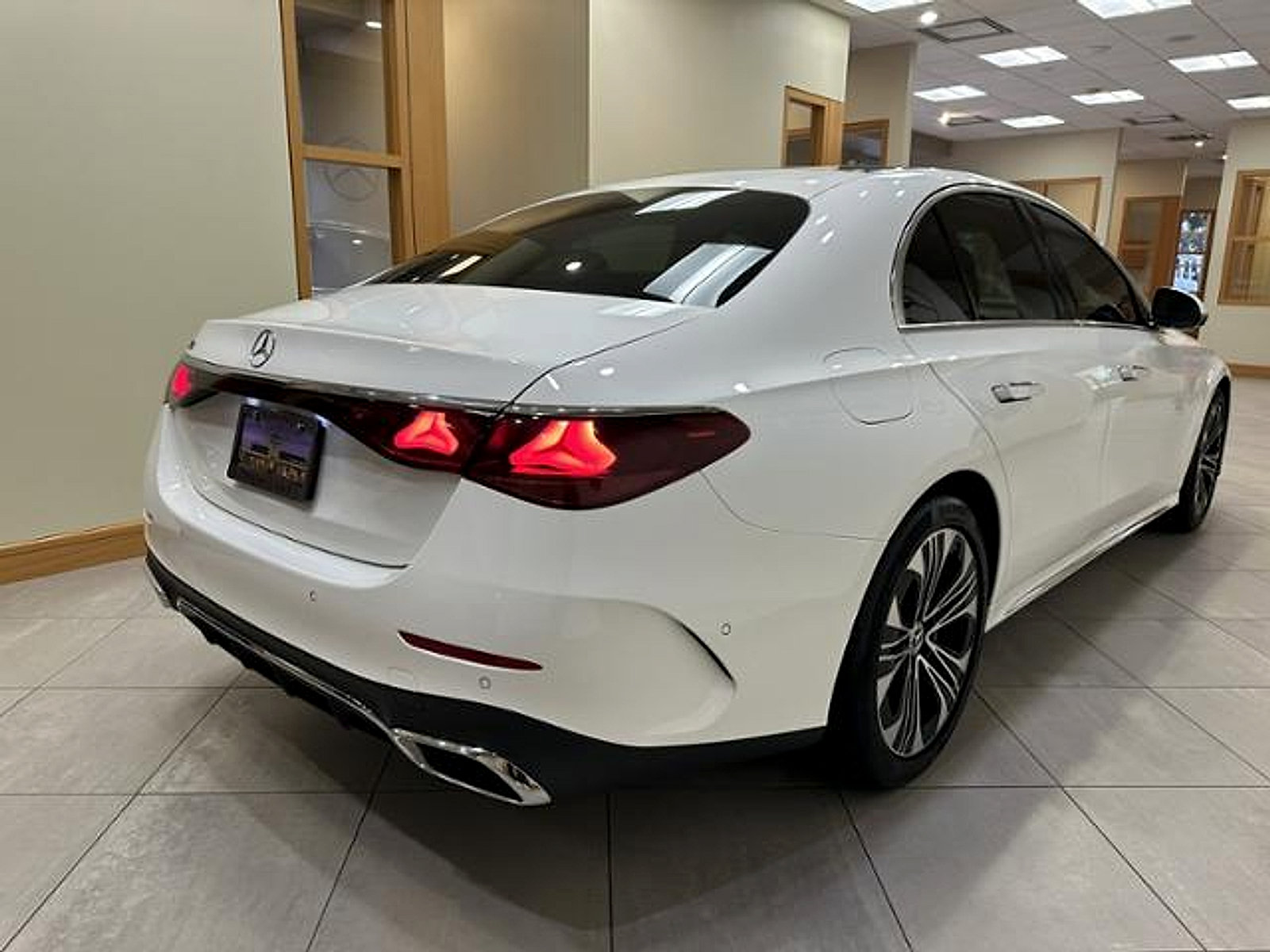 Used 2025 Mercedes-Benz E 350 Sedan w/ Winter Package image 5