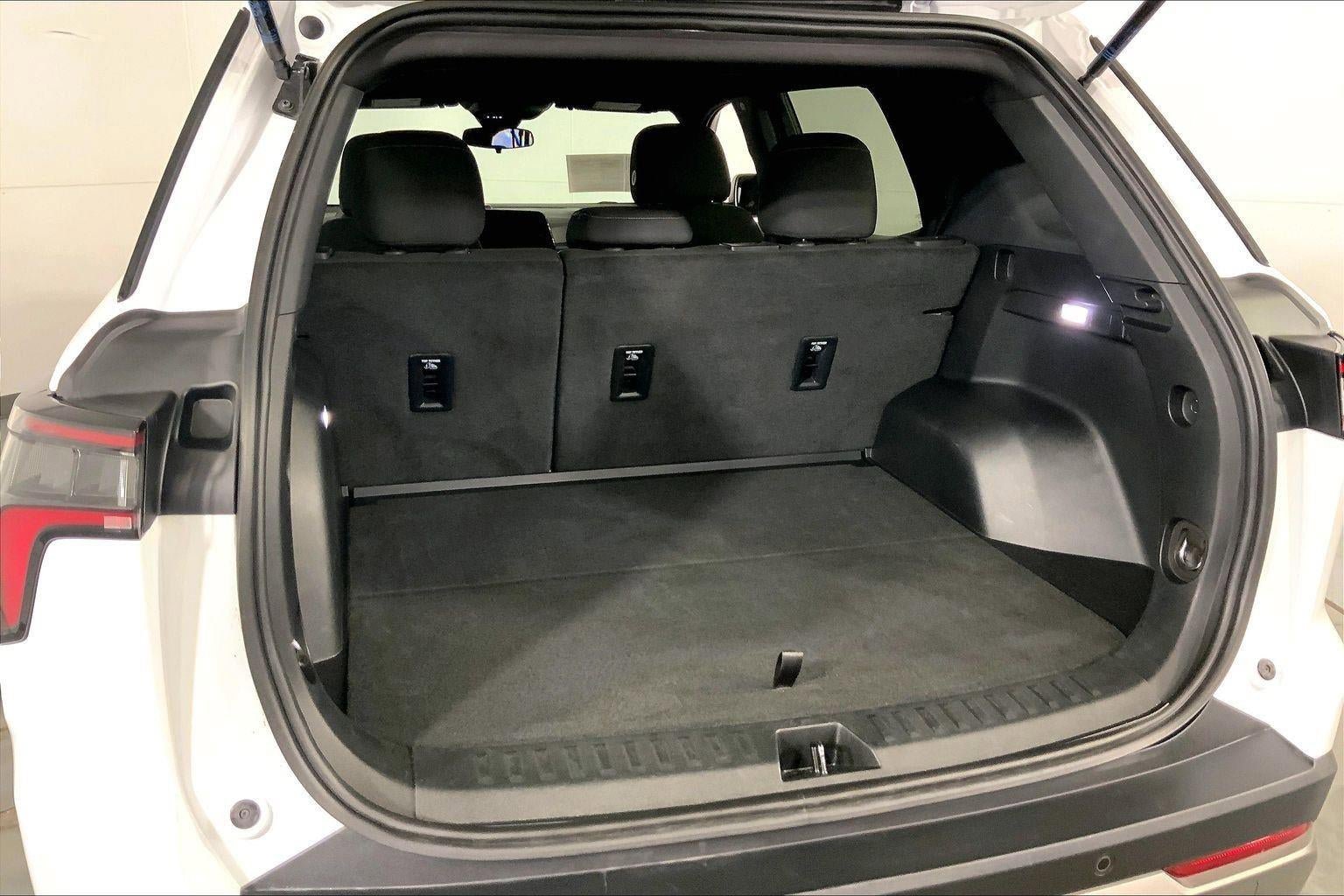 Used 2025 Chevrolet Equinox LT FWD image 4