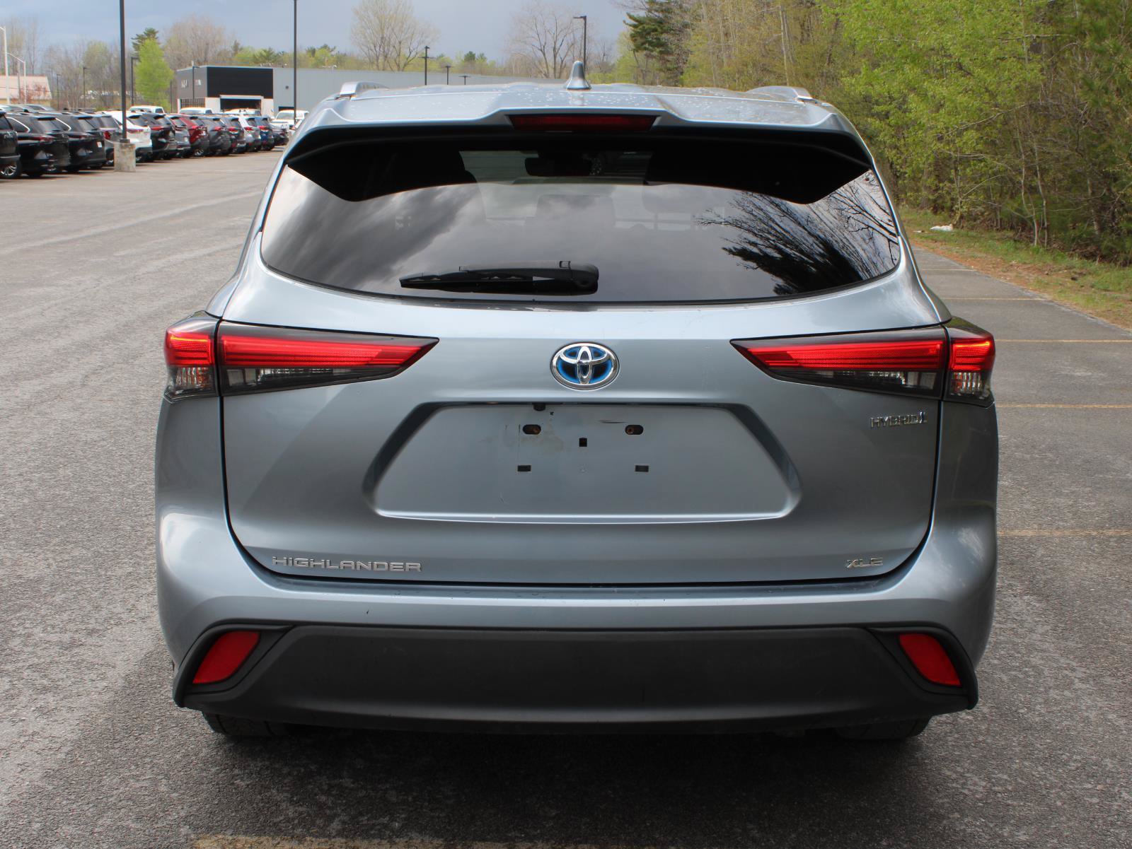 Used 2021 Toyota Highlander XLE AWD/4WD image 5