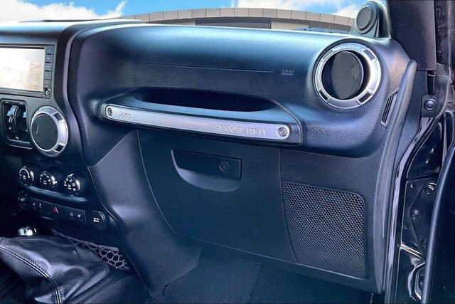 Used 2012 Jeep Wrangler Unlimited Rubicon w/ Connectivity Group image 15