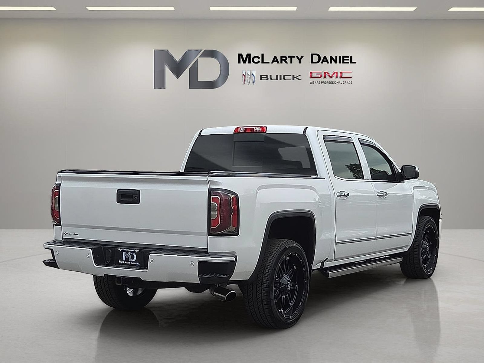 Certified 2018 GMC Sierra 1500 Denali w/ Denali Ultimate Package AWD/4WD image 14