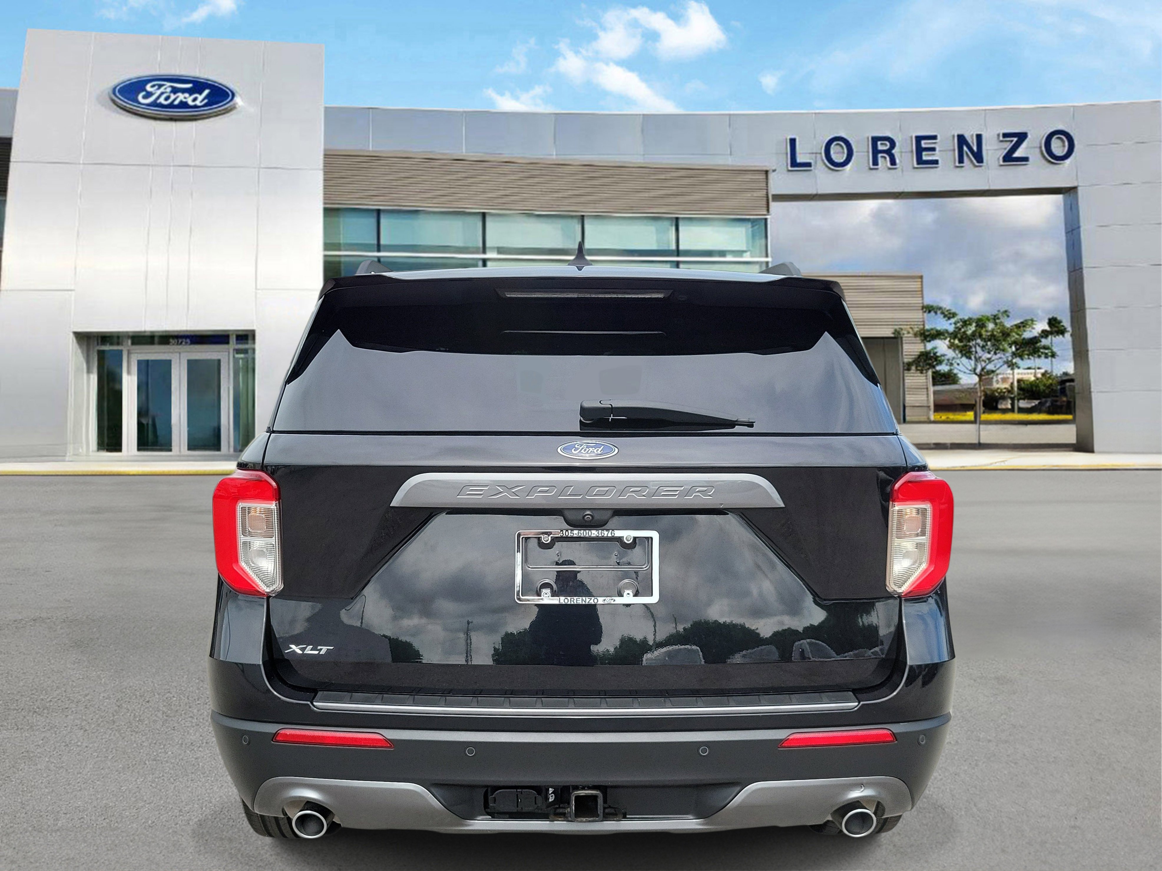 Used 2023 Ford Explorer XLT w/ Equipment Group 202A RWD image 6