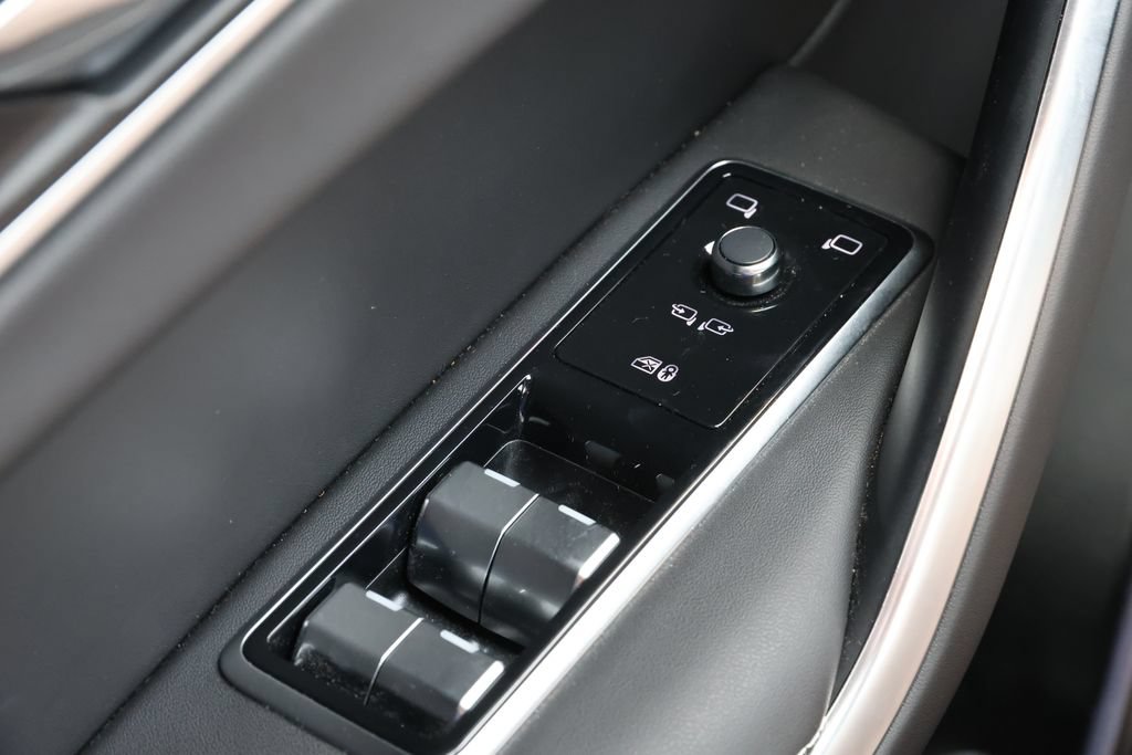 Certified 2026 Jaguar F-PACE R-Dynamic S AWD/4WD image 19