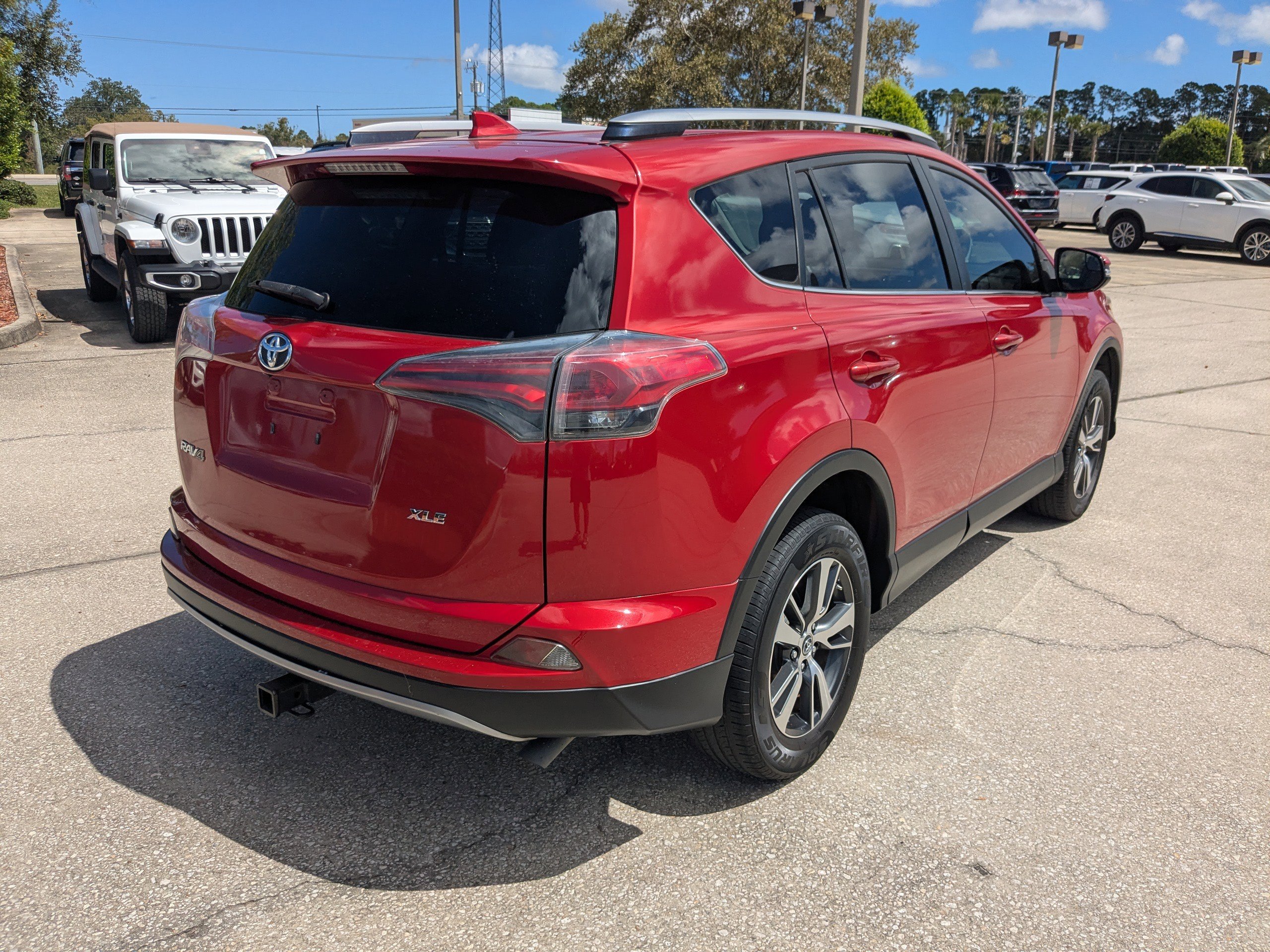 Used 2017 Toyota RAV4 XLE image 4