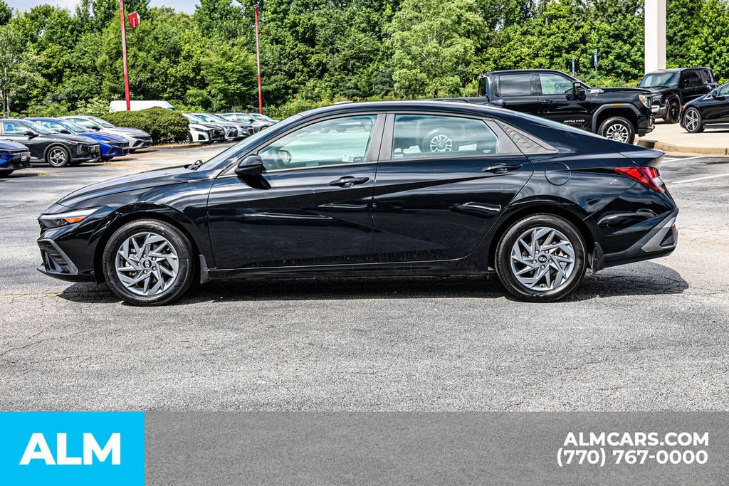Used 2024 Hyundai Elantra SEL FWD image 8