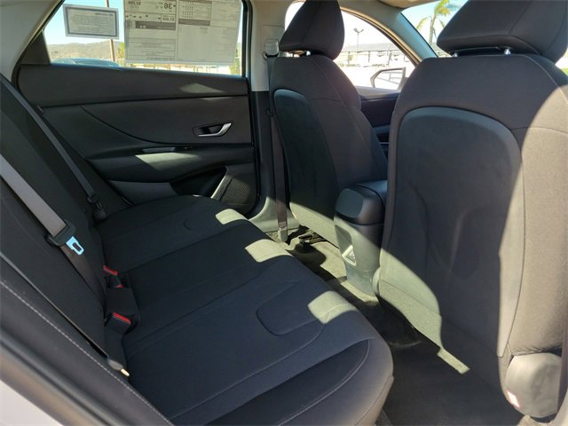 New 2025 Hyundai Elantra SE image 18