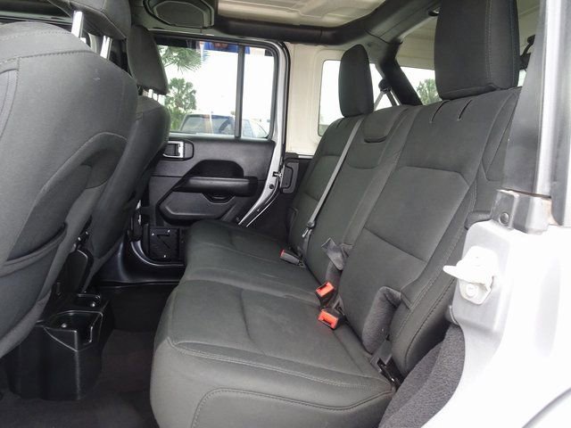 Used 2020 Jeep Wrangler Unlimited Sahara image 9
