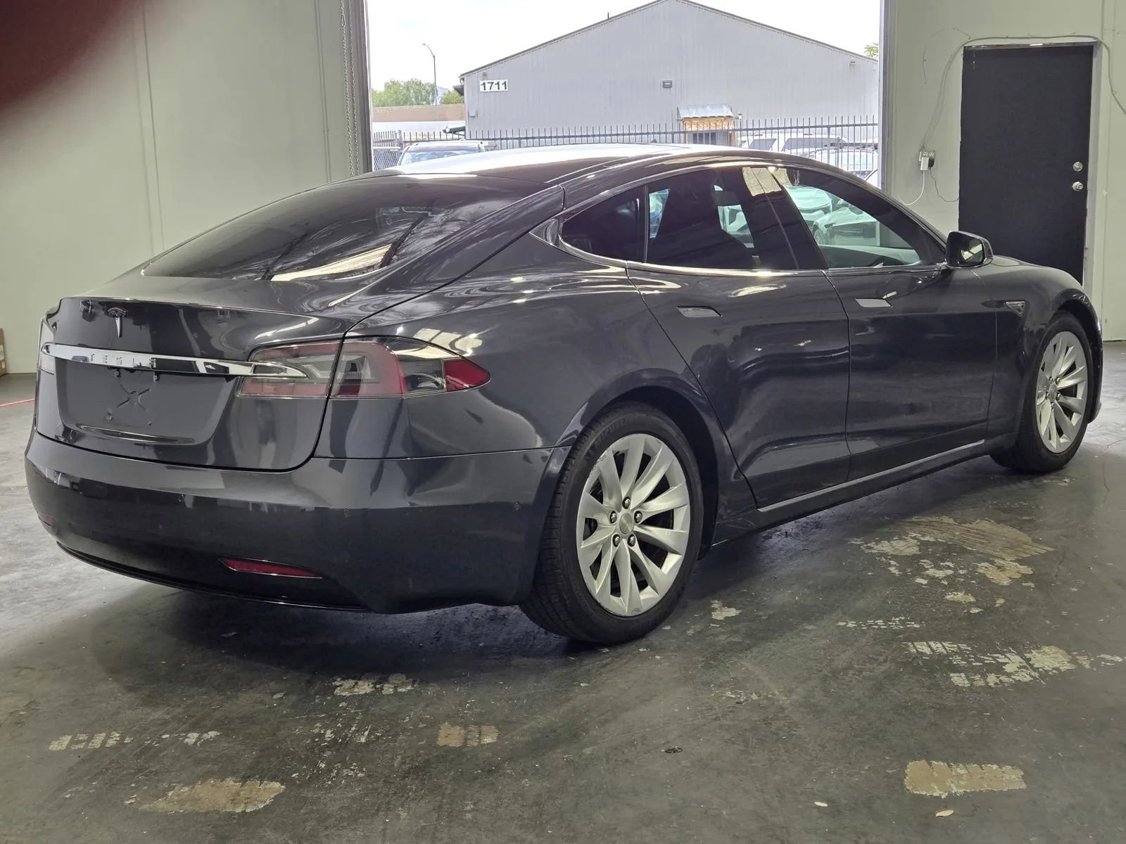 Used 2016 Tesla Model S 75 RWD image 3