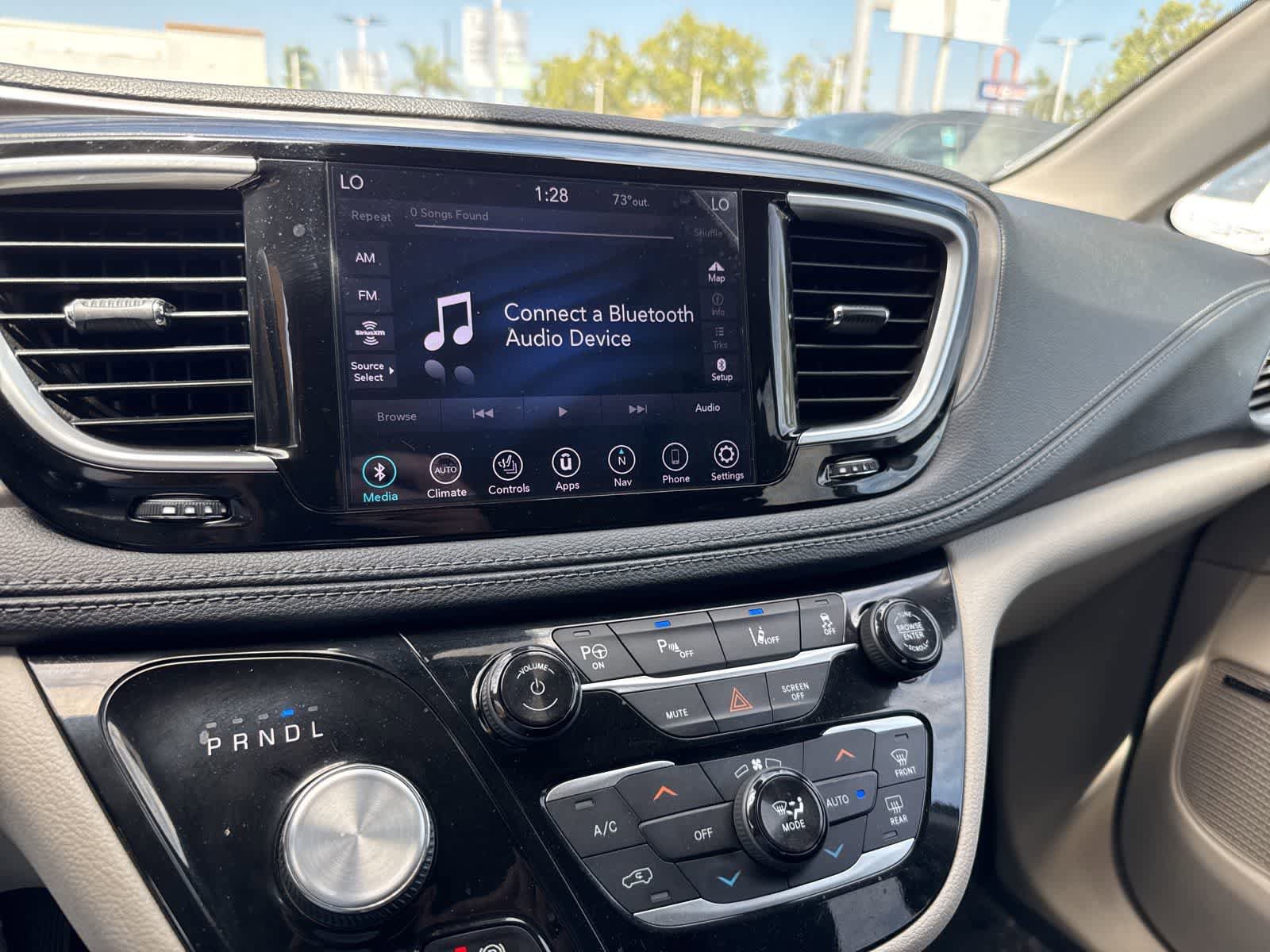 Used 2019 Chrysler Pacifica Limited w/ Advanced Safetytec Group FWD image 18