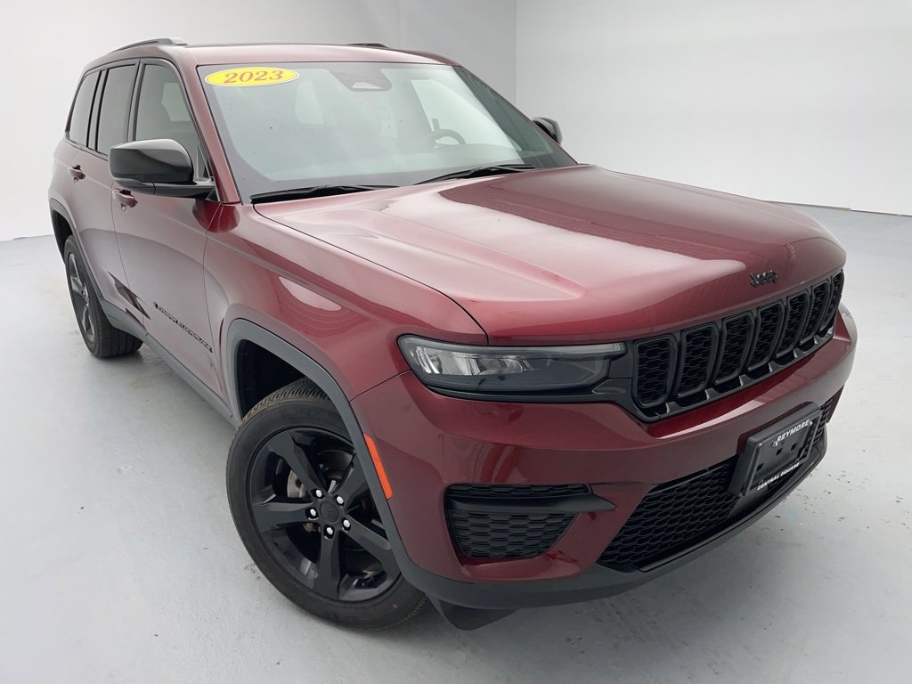 Used 2023 Jeep Grand Cherokee Altitude image 4