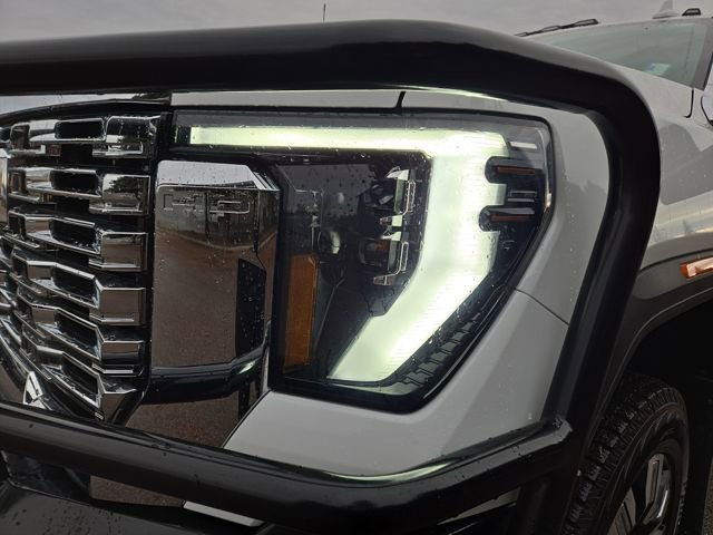 Used 2025 GMC Sierra 3500 Denali w/ Denali Reserve Package image 6