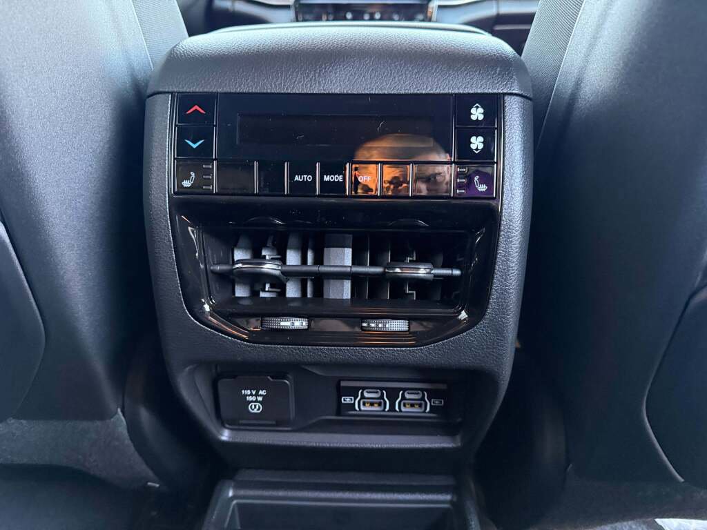 New 2025 Jeep Grand Cherokee L Limited w/ Luxury Tech Group II image 24