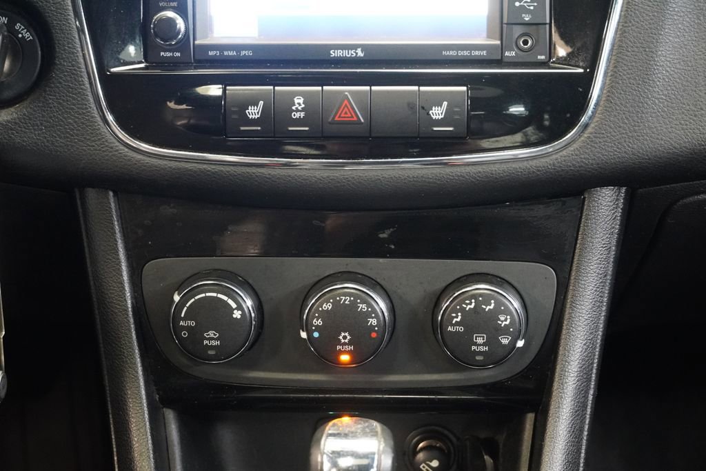 Used 2012 Chrysler 200 Limited w/ Sun/Sound Group image 19