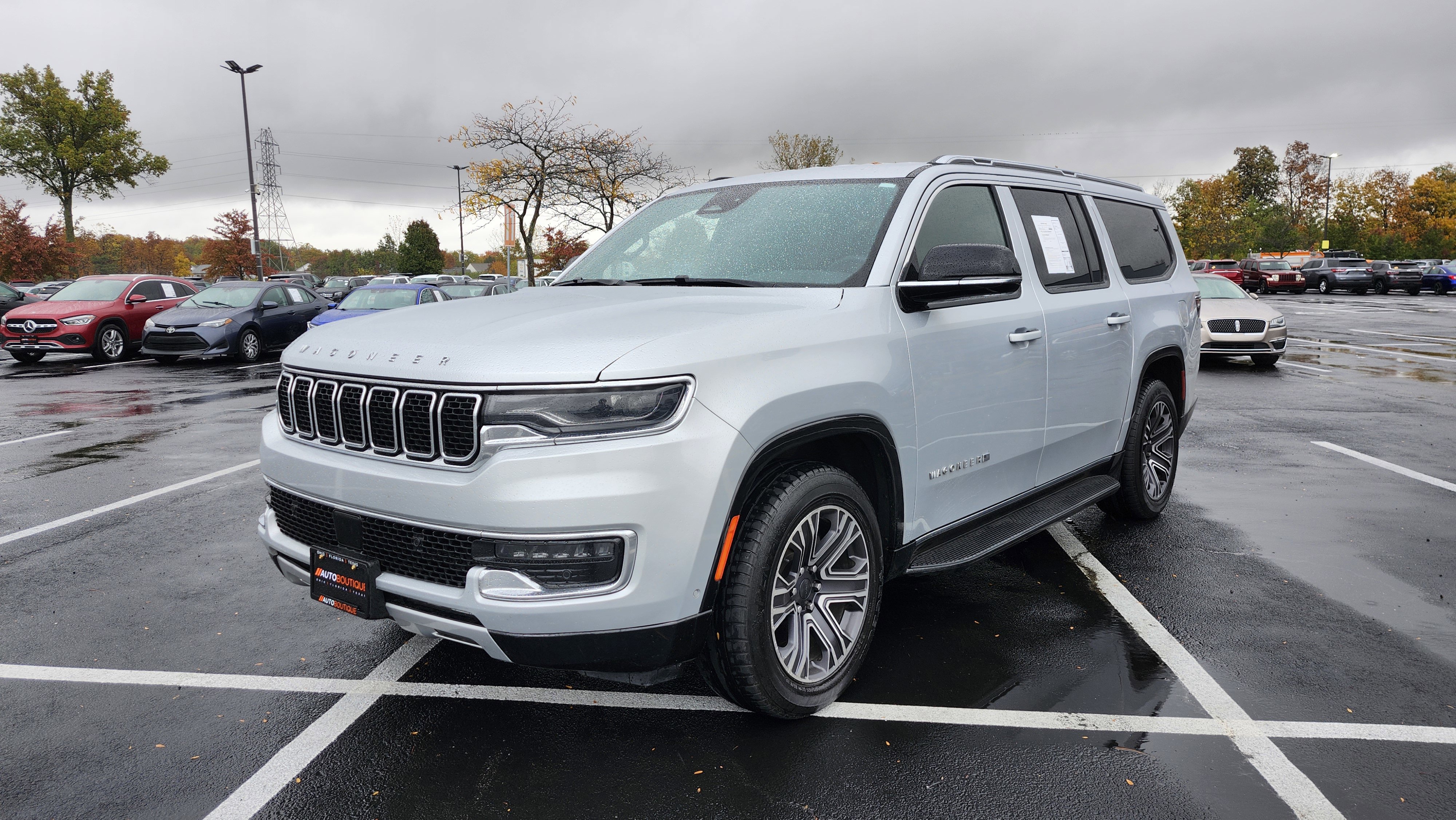 Used 2024 Jeep Wagoneer L Series II w/ Flexible Seating Group image 5