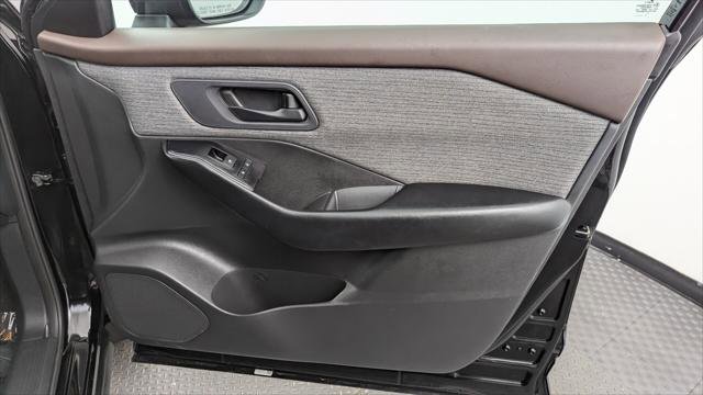 Used 2023 Nissan Rogue S image 21