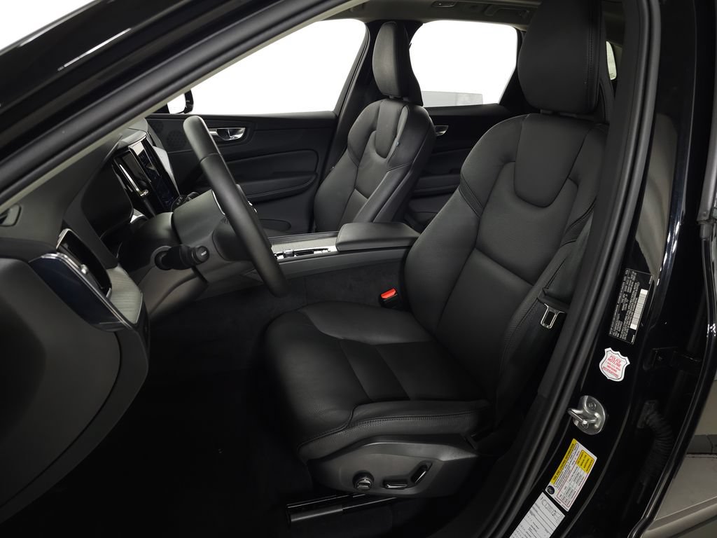 Certified 2025 Volvo XC60 B5 Plus AWD/4WD image 16