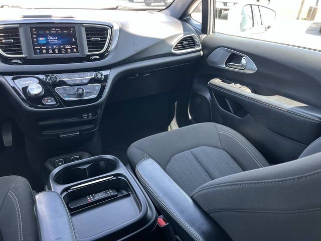 Used 2020 Chrysler Pacifica Touring w/ S Appearance Package FWD image 17