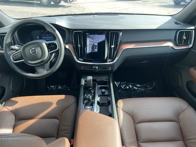Used 2025 Volvo V60 B5 Cross Country Plus image 21