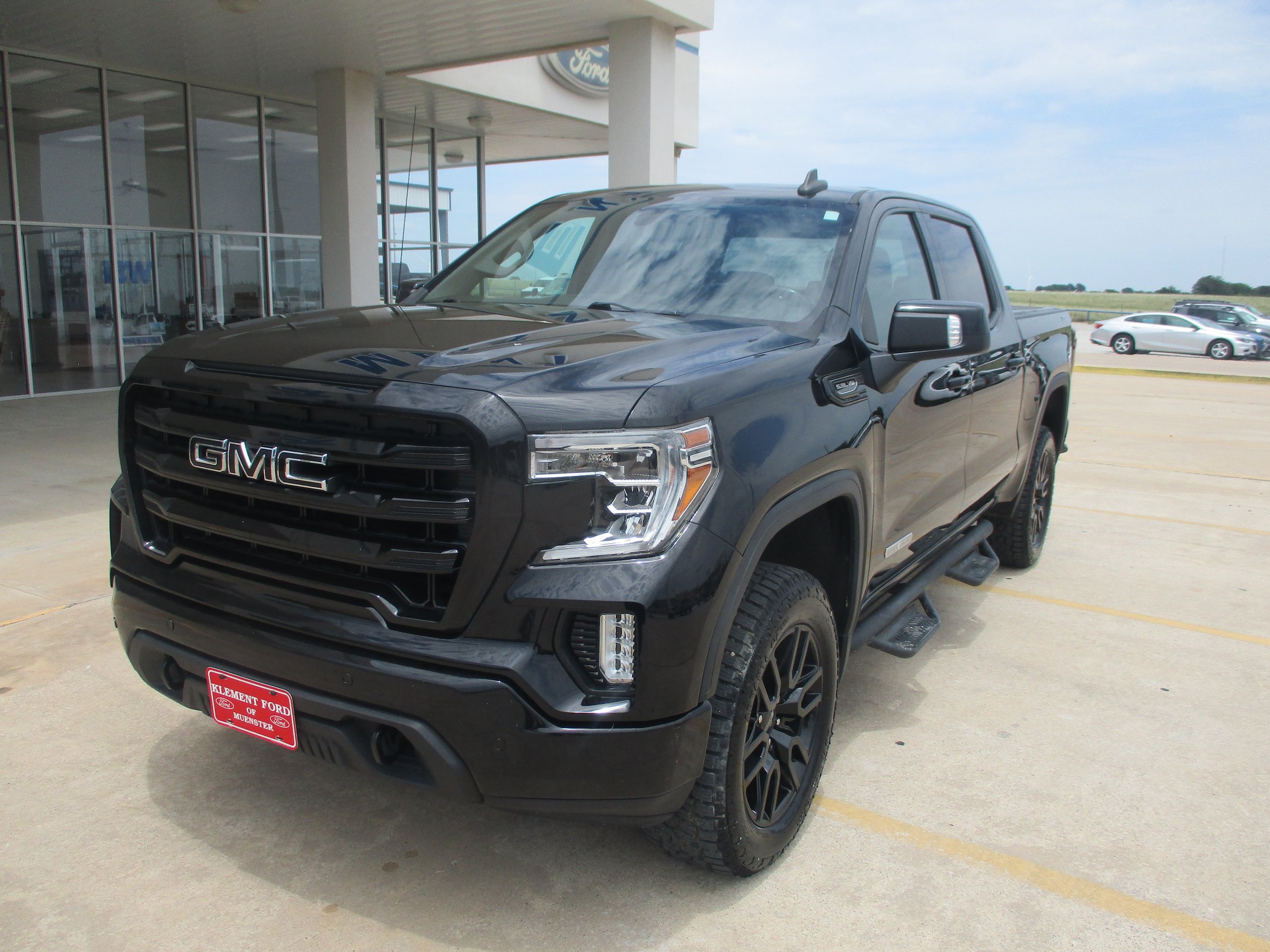 Used 2020 GMC Sierra 1500 Elevation w/ Elevation Value Package AWD/4WD image 2