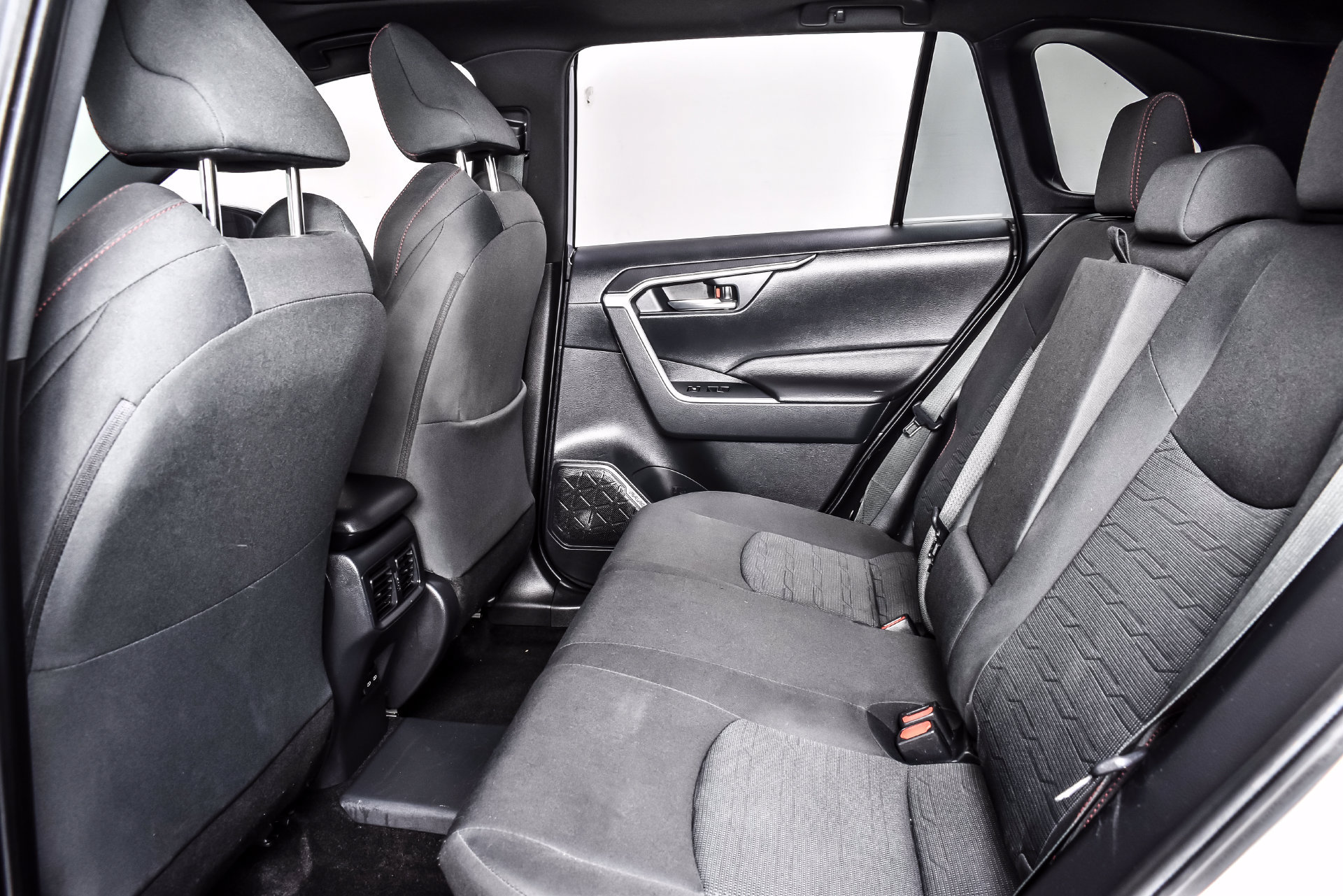 Used 2022 Toyota RAV4 SE w/ Weather & Moonroof Package AWD/4WD image 19