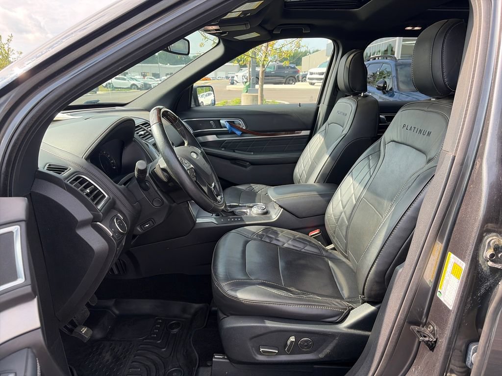 Used 2018 Ford Explorer Platinum AWD/4WD image 16