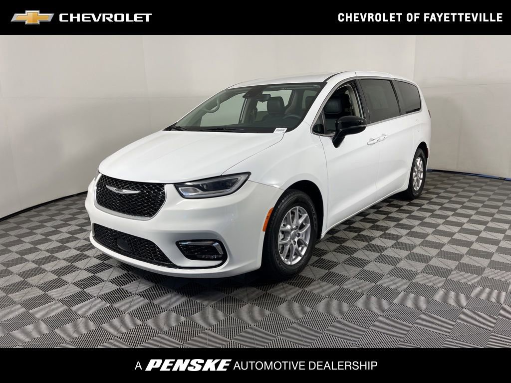 Used 2024 Chrysler Pacifica Touring-L