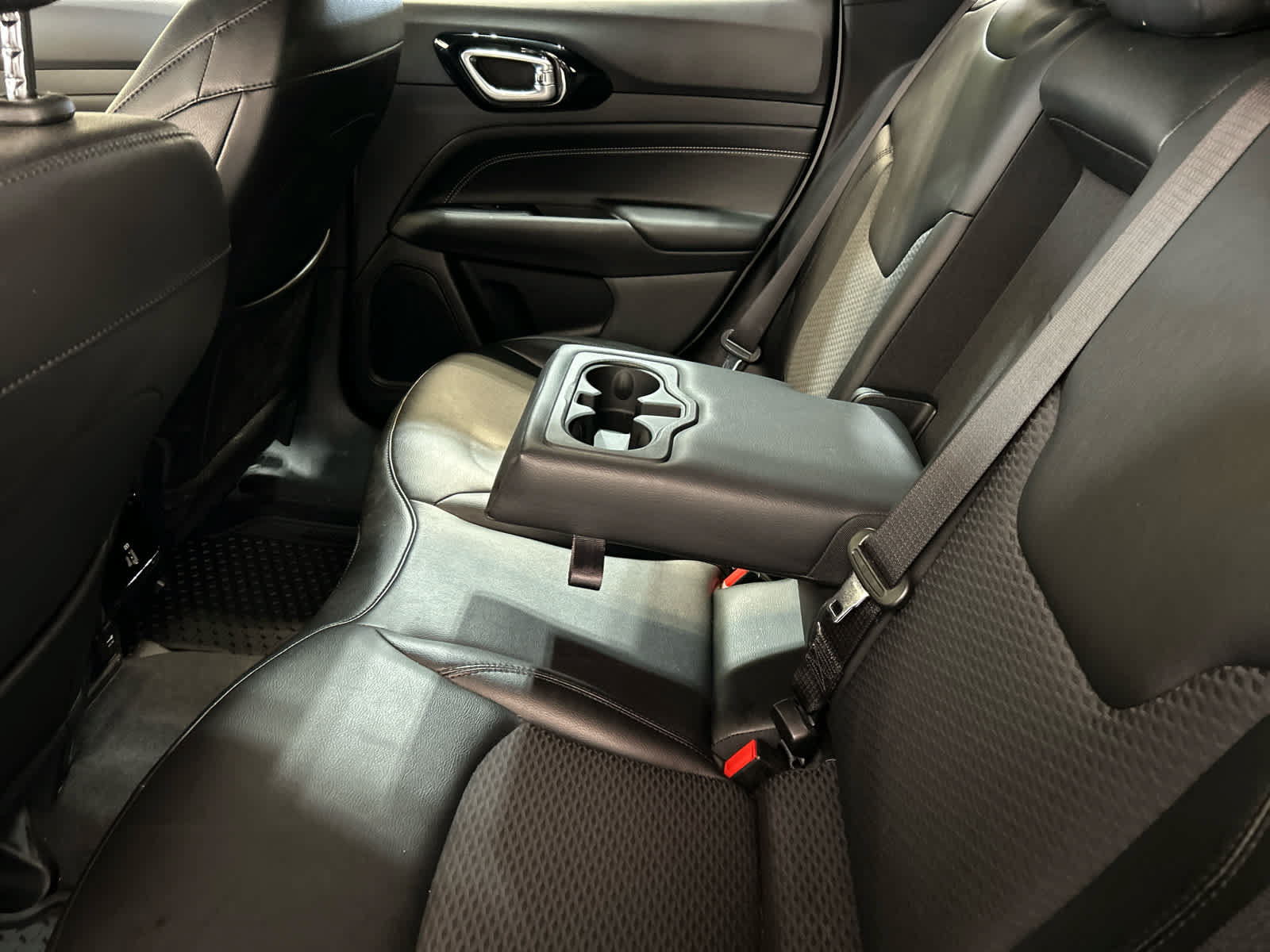 Used 2022 Jeep Compass Latitude w/ Convenience Group AWD/4WD image 9