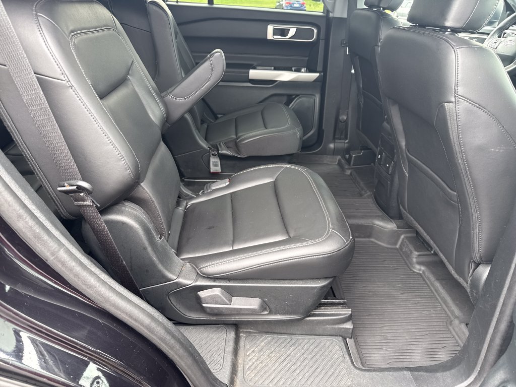 Used 2024 Ford Explorer XLT w/ Equipment Group 202A AWD/4WD image 21
