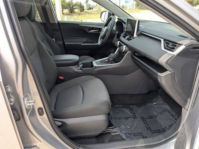 Used 2025 Toyota RAV4 XLE image 28