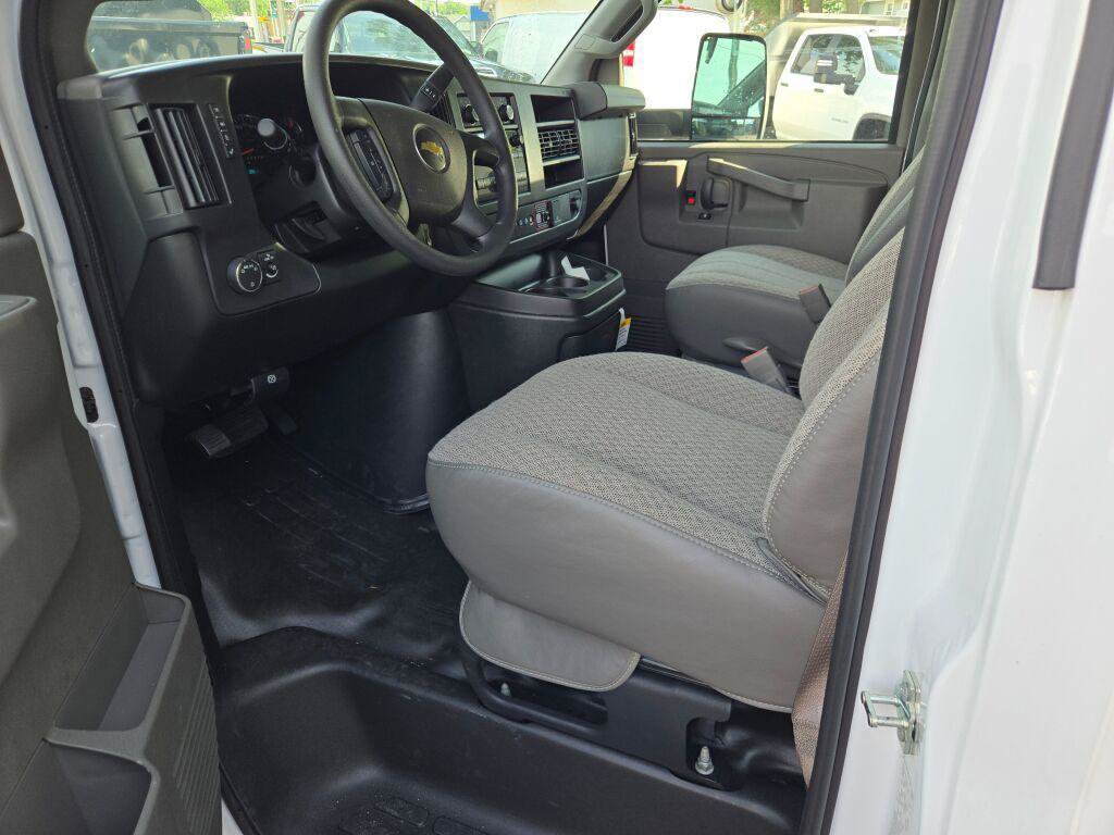 New 2026 Chevrolet Express 3500 w/ Power Convenience Package RWD image 20