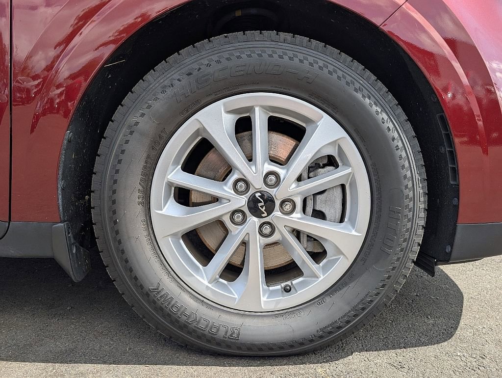 Used 2024 Kia Carnival LX FWD image 15