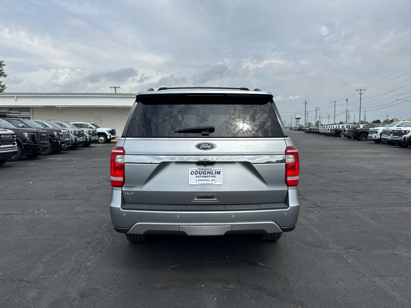 Used 2020 Ford Expedition XLT w/ Equipment Group 202A AWD/4WD image 4