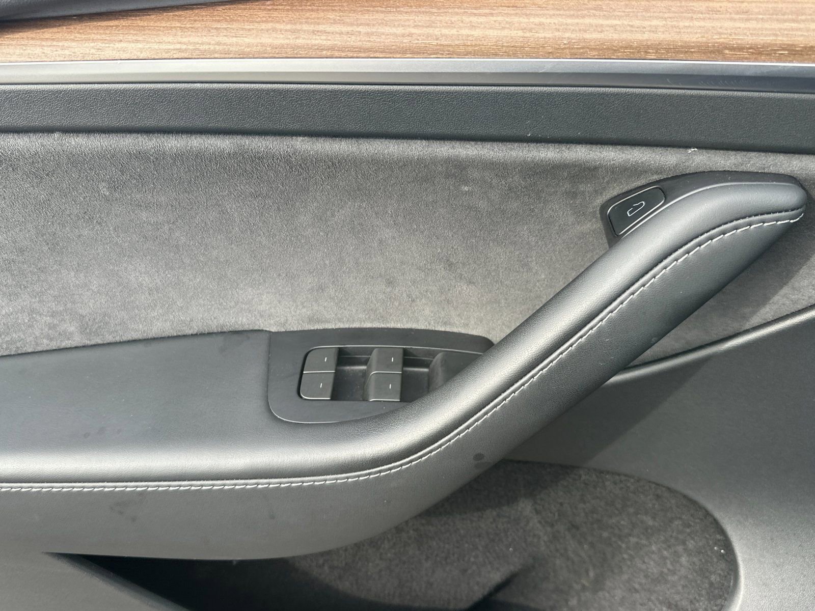 Used 2024 Tesla Model Y Long Range AWD/4WD image 11