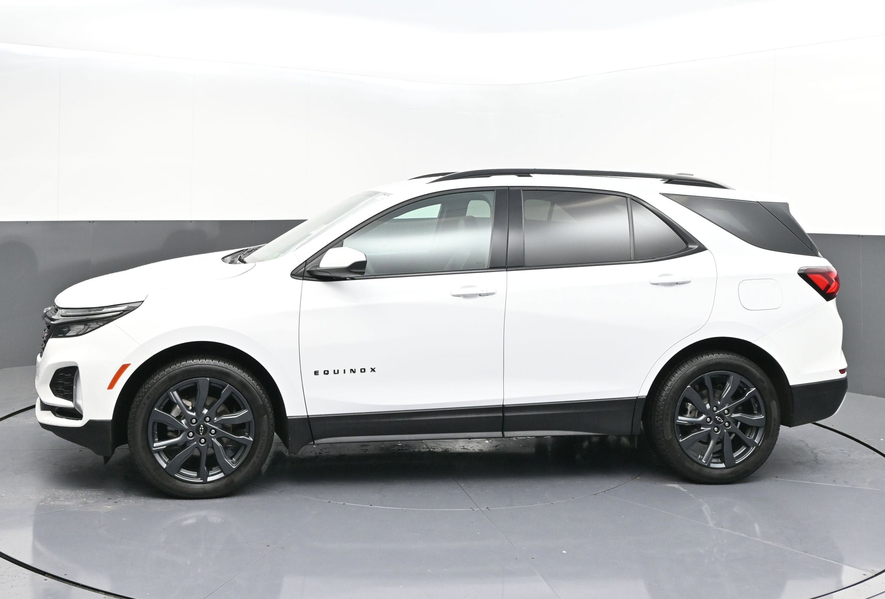 Used 2023 Chevrolet Equinox RS FWD image 4