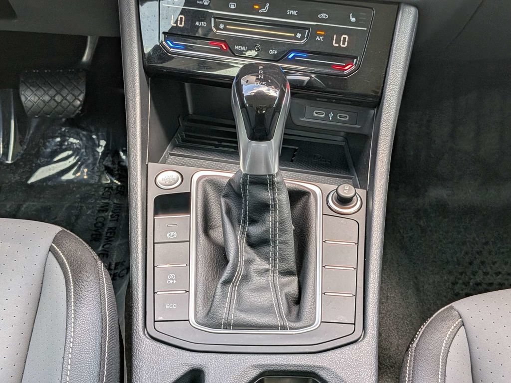 Used 2025 Volkswagen Jetta SE FWD image 17